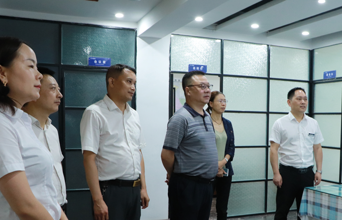 陜西省委統(tǒng)戰(zhàn)部處長趙健一行 領(lǐng)導(dǎo)蒞臨德隆調(diào)研指導(dǎo)工作