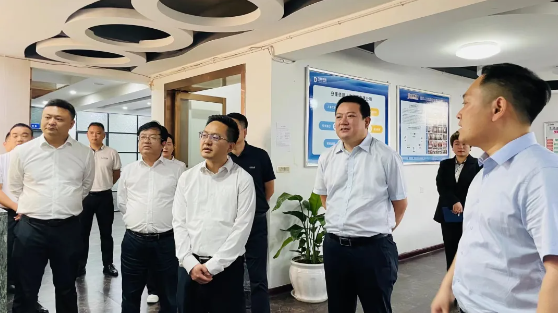 共青團(tuán)陜西省委副書記惠旋一行來安康德隆公司調(diào)研指導(dǎo)團(tuán)建工作